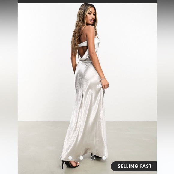 Aria Cove hammered satin bandeau open back maxi dress in silver - Picture 3 of 7